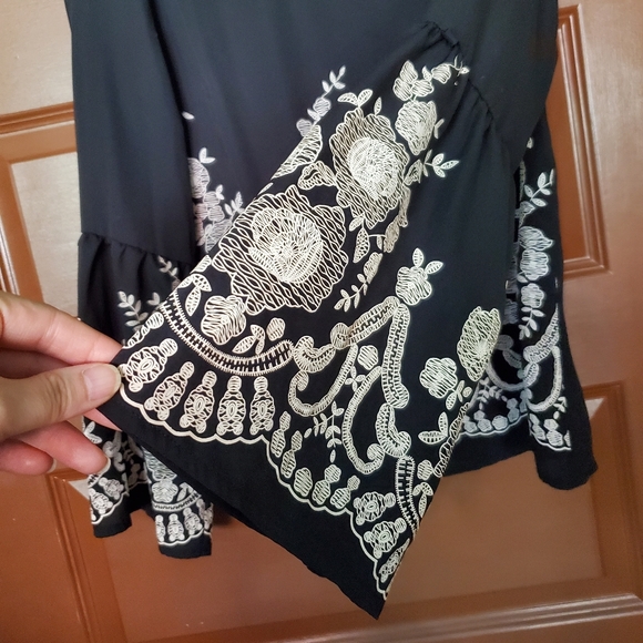 Maurices Black and White Top Bell Sleeves Size M - Picture 3 of 3